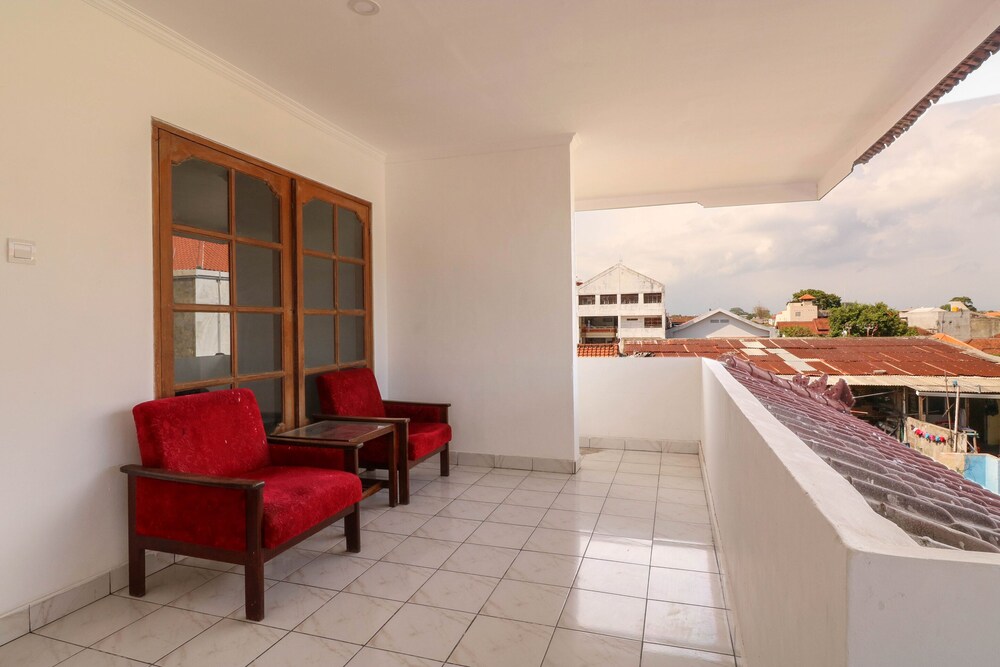 Pulau Bali Hotel by OYO