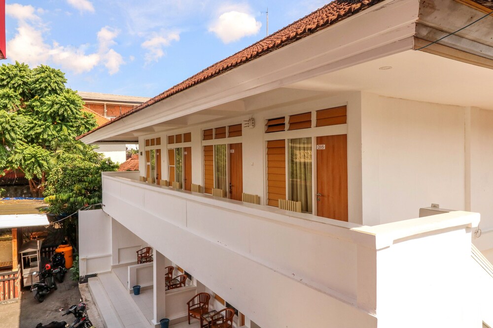 Pulau Bali Hotel by OYO