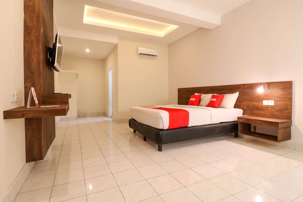 Pulau Bali Hotel by OYO