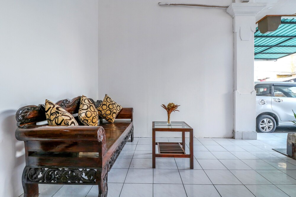 Pulau Bali Hotel by OYO