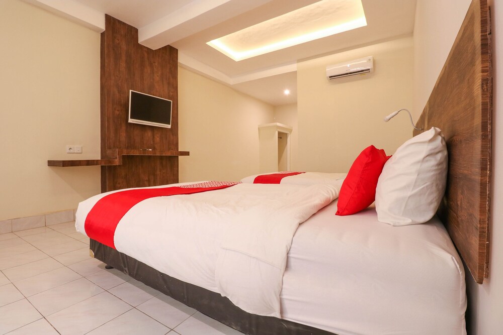 Pulau Bali Hotel by OYO