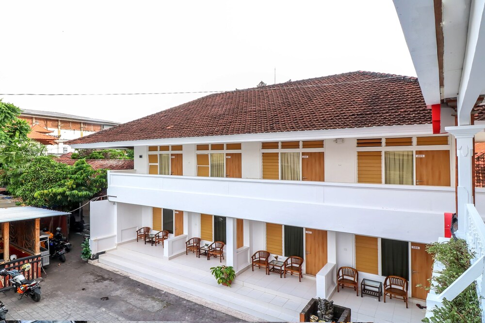 Pulau Bali Hotel by OYO