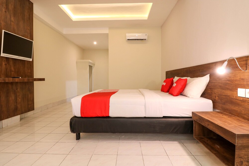 Pulau Bali Hotel by OYO