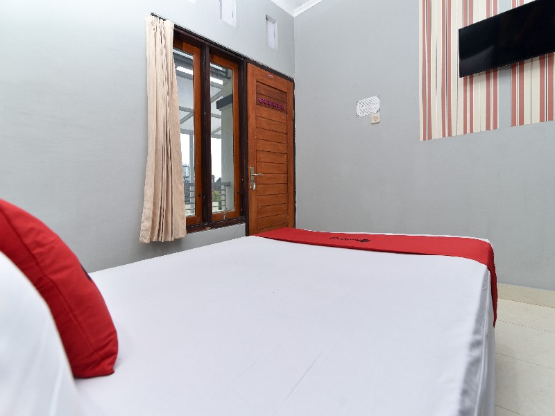 RedDoorz Near Teuku Umar Barat