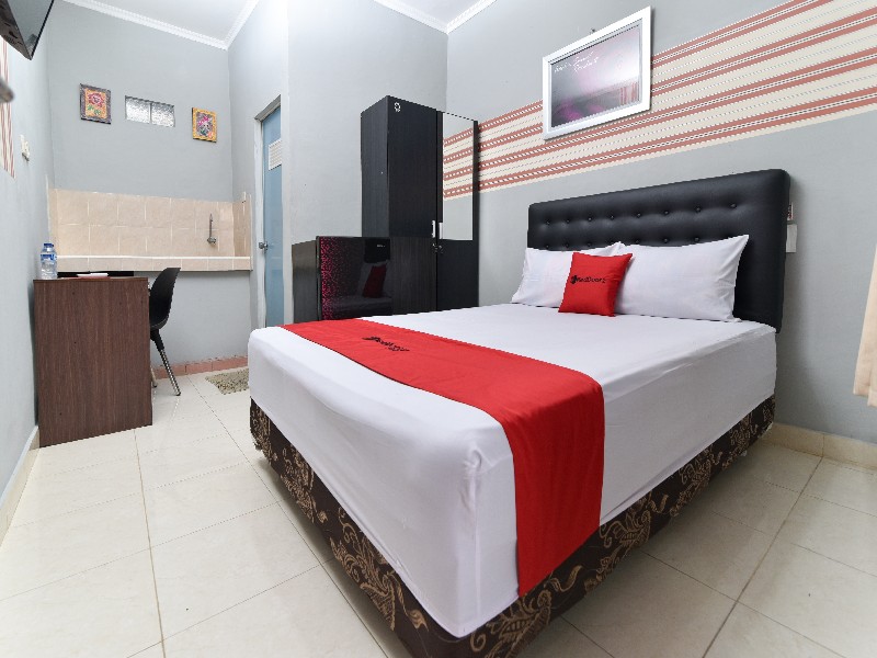 RedDoorz Near Teuku Umar Barat