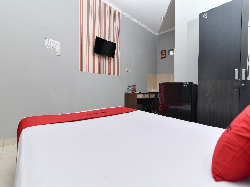 RedDoorz Near Teuku Umar Barat