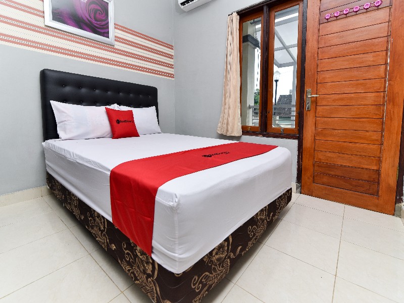 RedDoorz Near Teuku Umar Barat