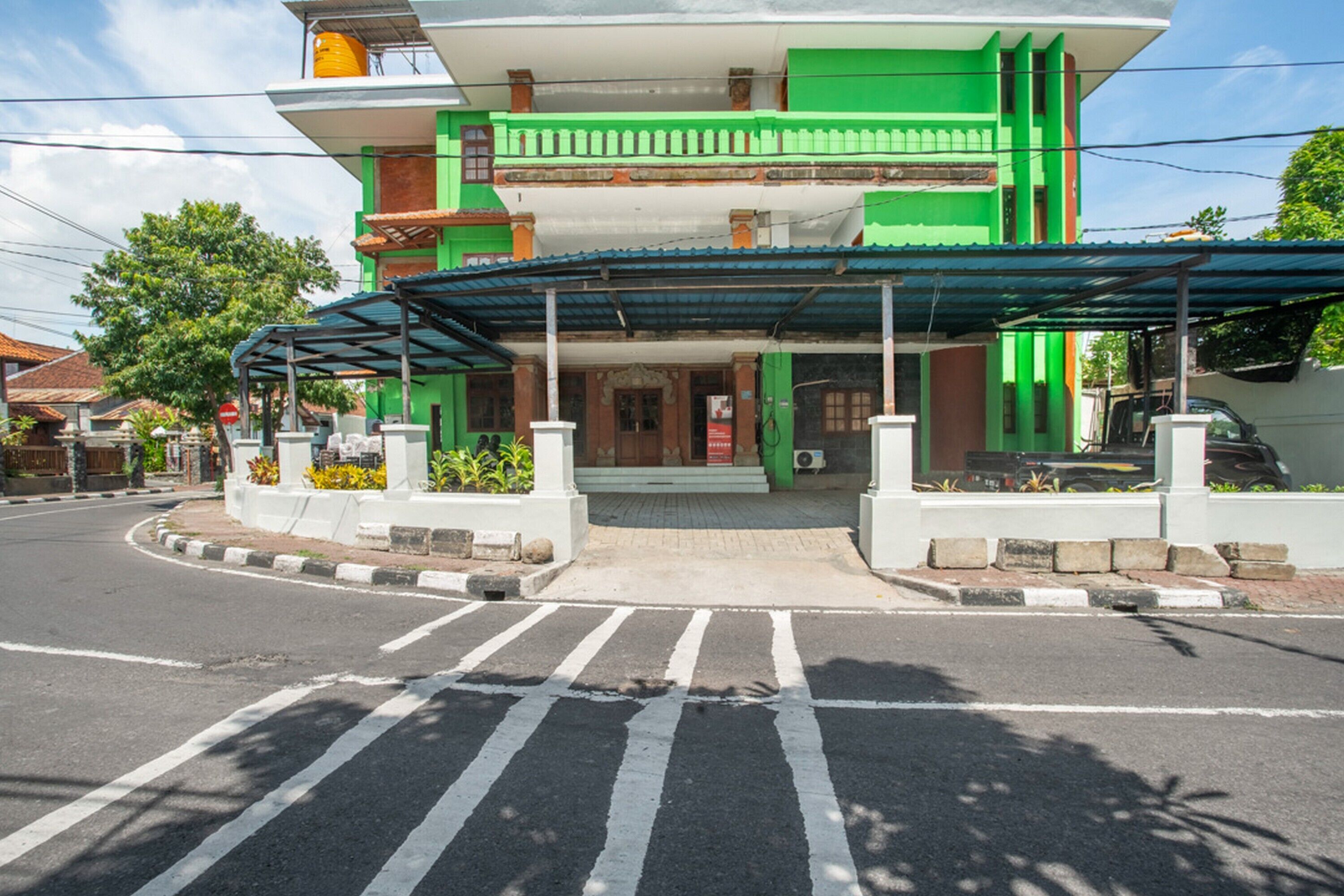 RedDoorz Syariah near Puri Agung Denpasar