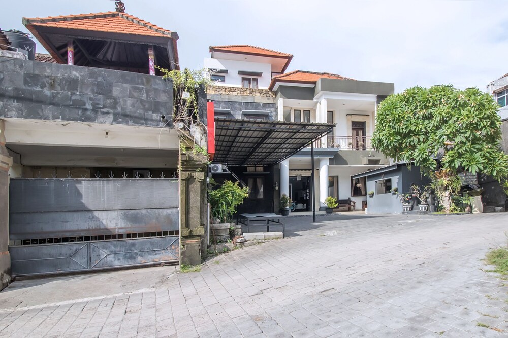 Sekar Sari Residence by OYO Rooms