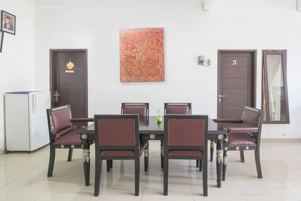 Sekar Sari Residence by OYO Rooms