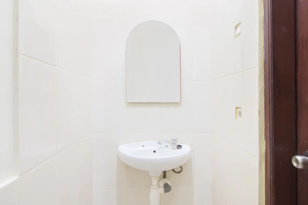 Sekar Sari Residence by OYO Rooms
