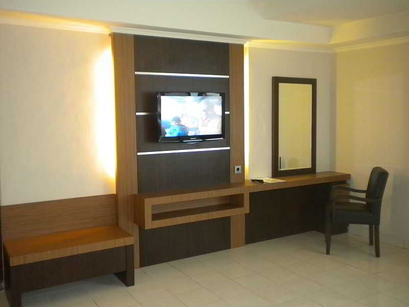 Urbanview Hotel Taman Suci Denpasar Bali
