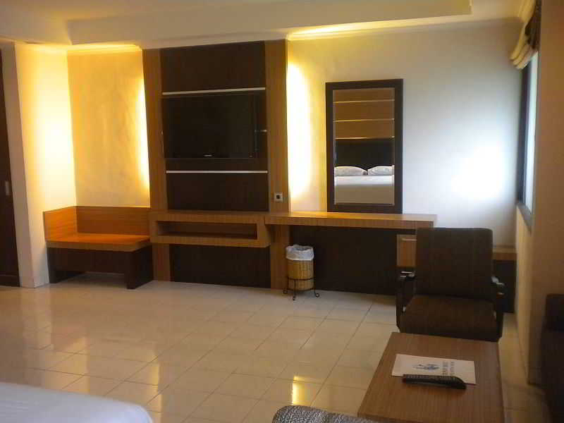 Urbanview Hotel Taman Suci Denpasar Bali