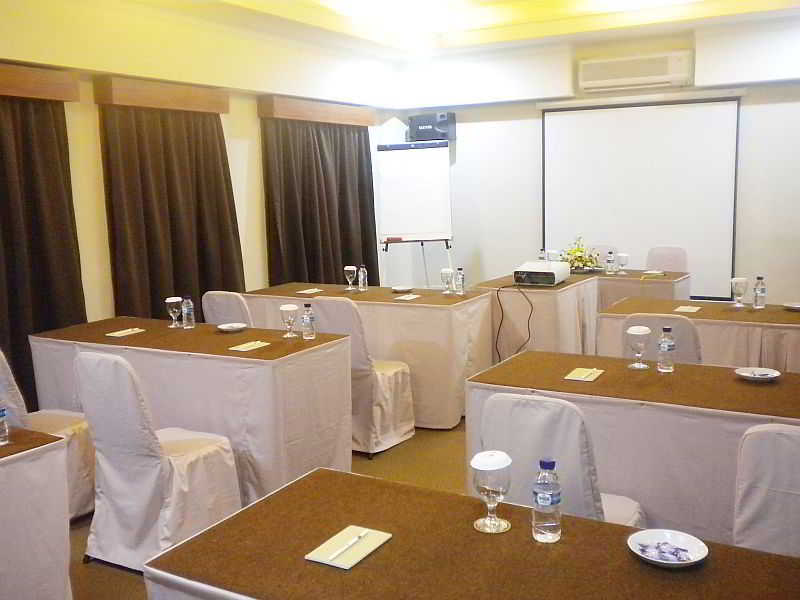 Urbanview Hotel Taman Suci Denpasar Bali