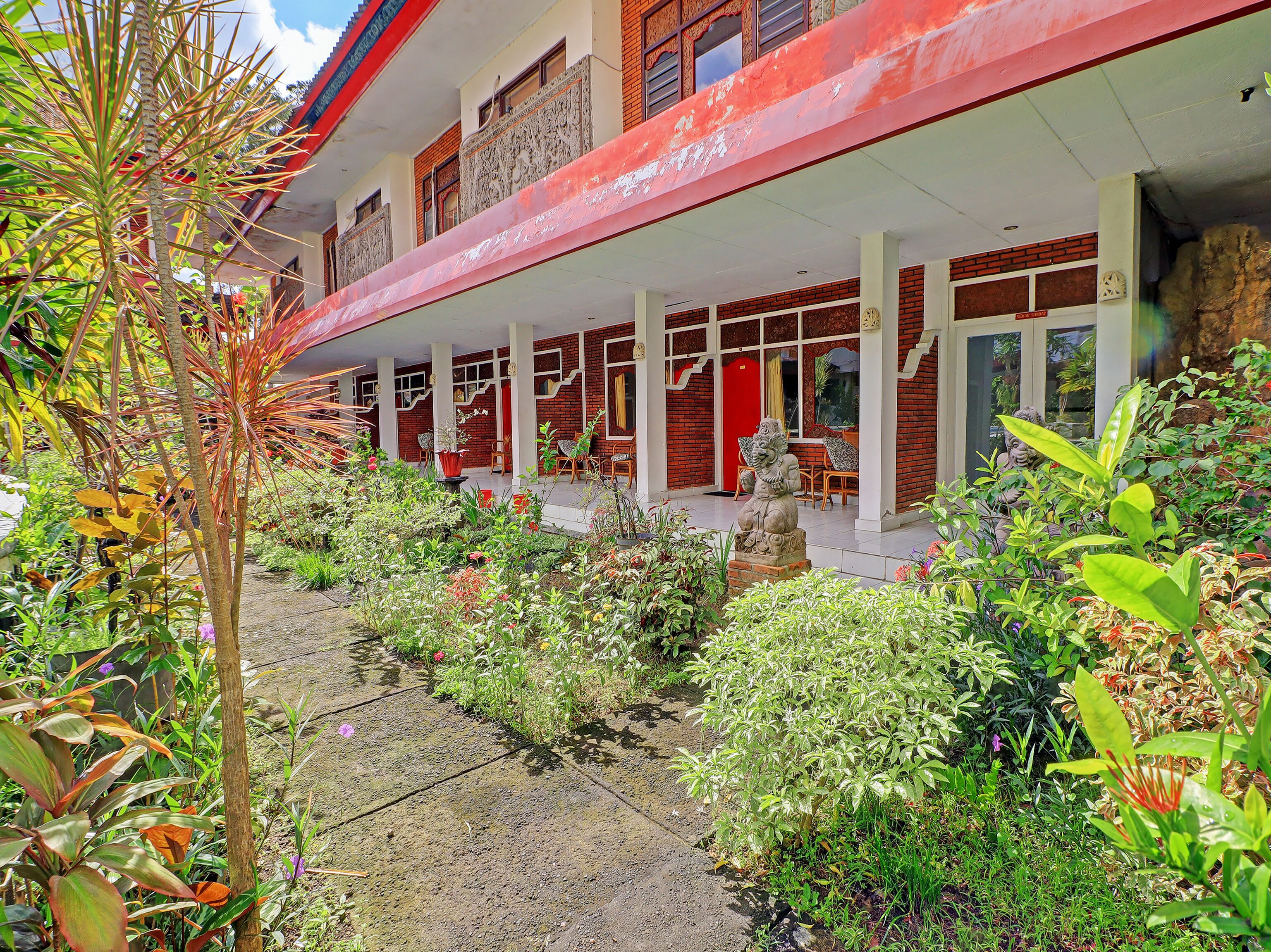 Warna Kedaton Hotel by OYO