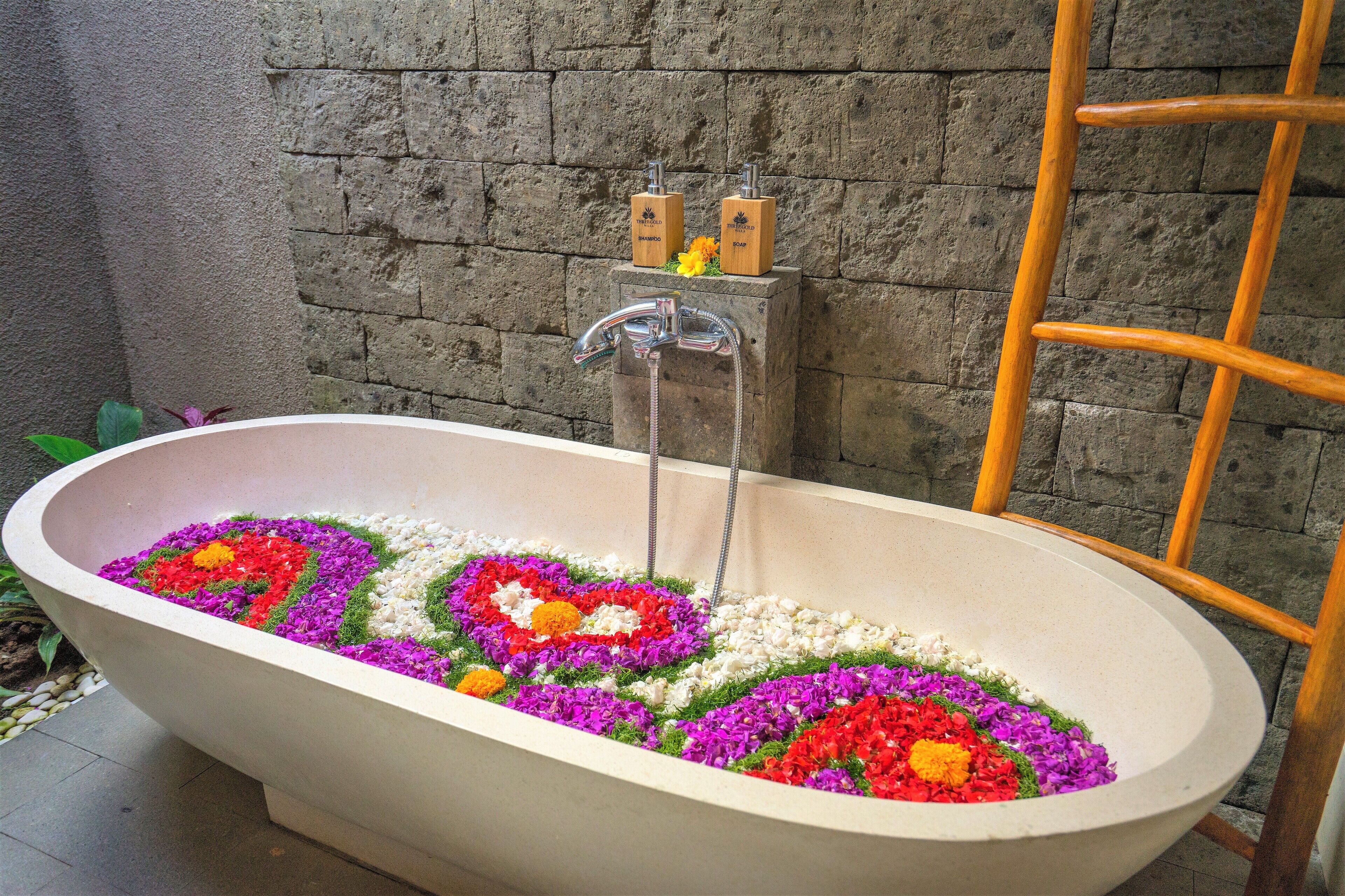 Three Gold Luxury Private Villa