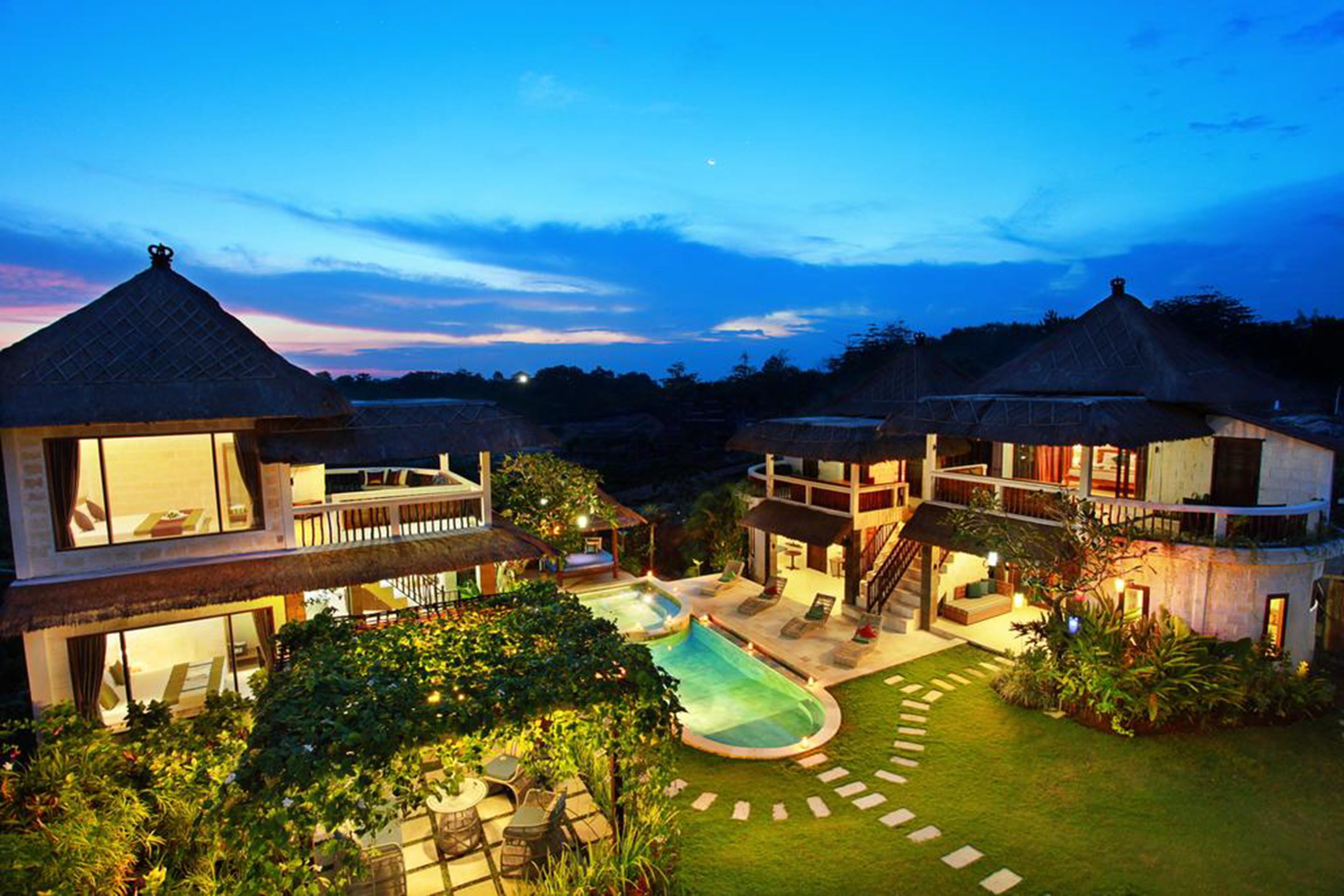 Hill Dance Bali American Hotel