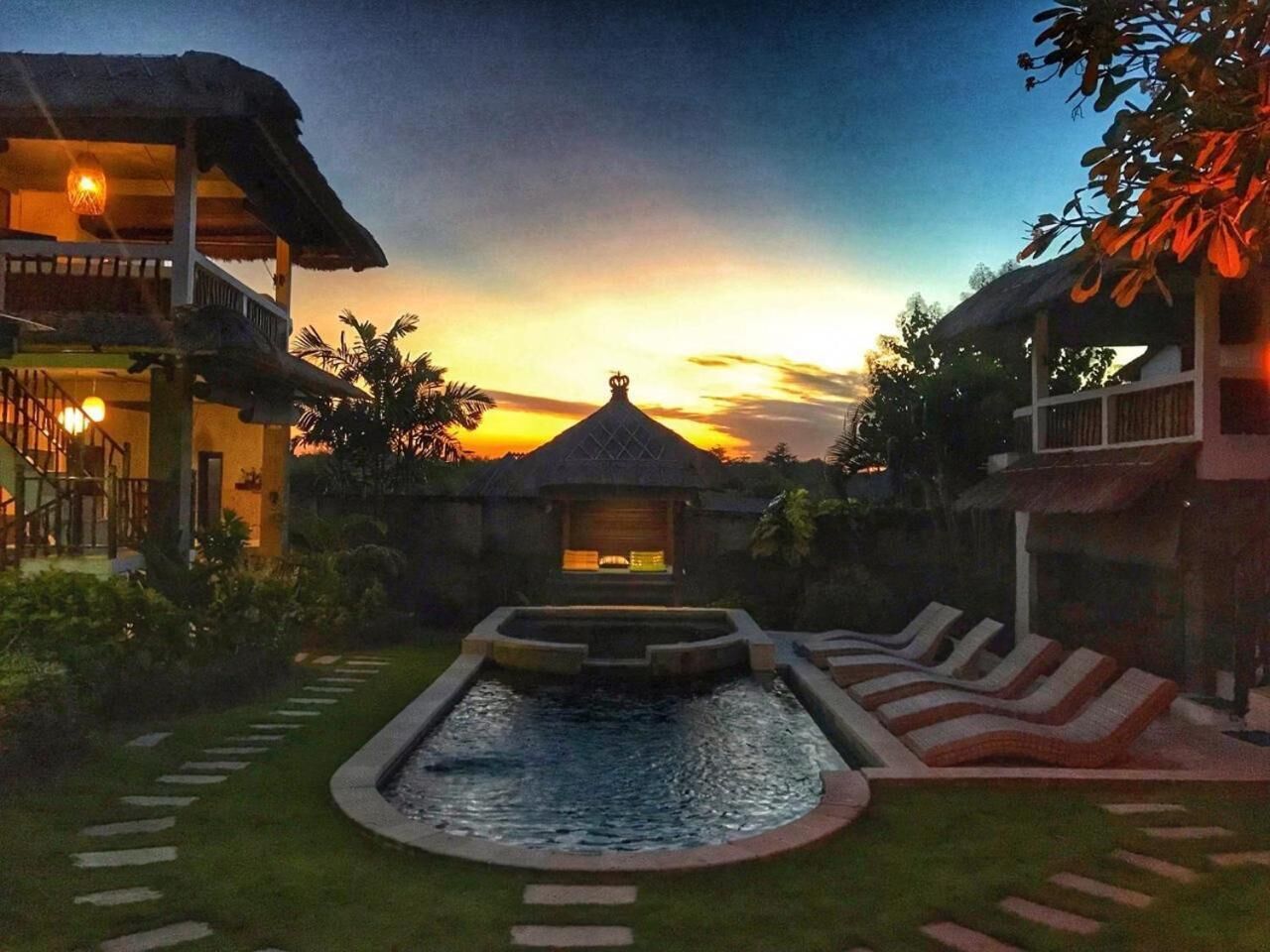 Hill Dance Bali American Hotel