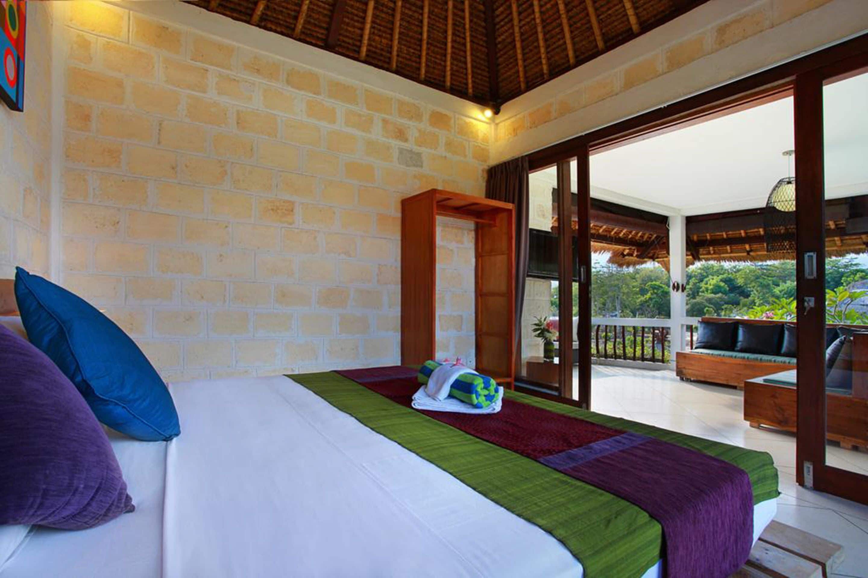Hill Dance Bali American Hotel