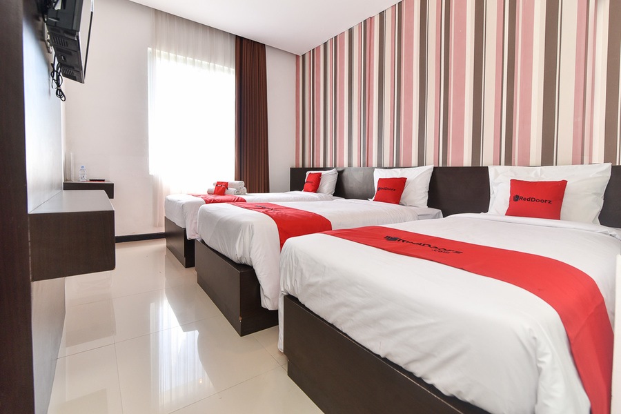Lowcost Bed & Breakfast by Reddoorz