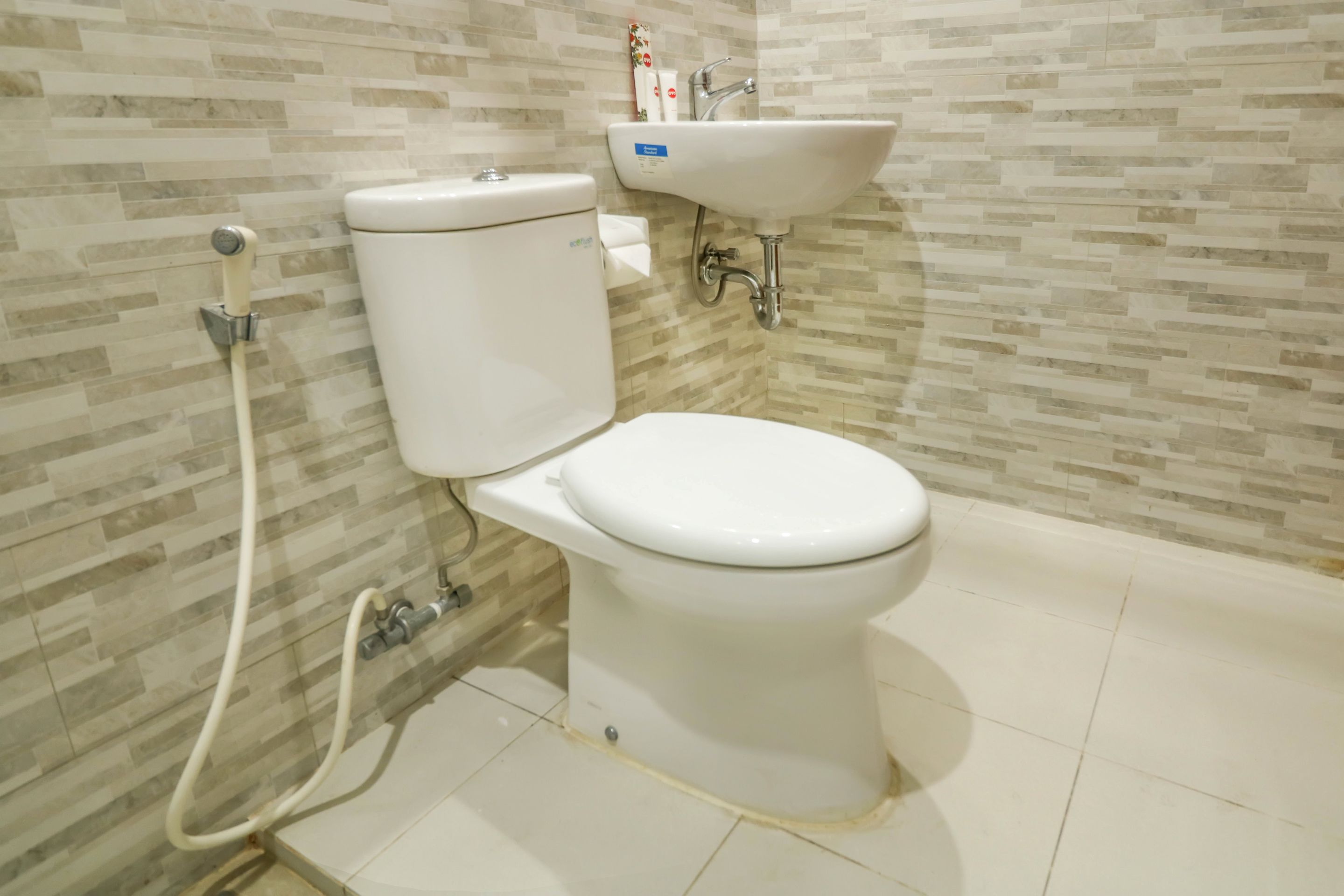 OYO 1200 Kencana Residence