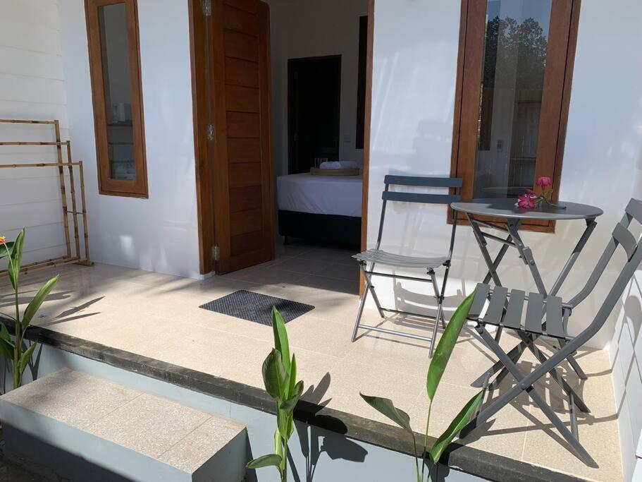 3 Monkeys Lembongan