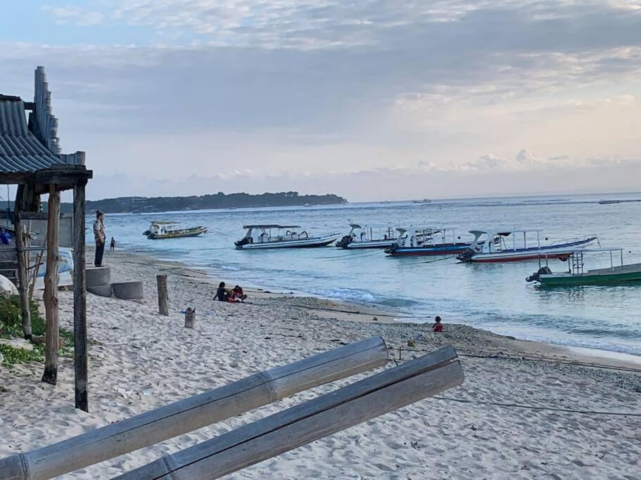 3 Monkeys Lembongan