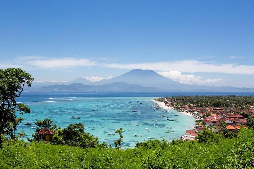 3 Monkeys Lembongan