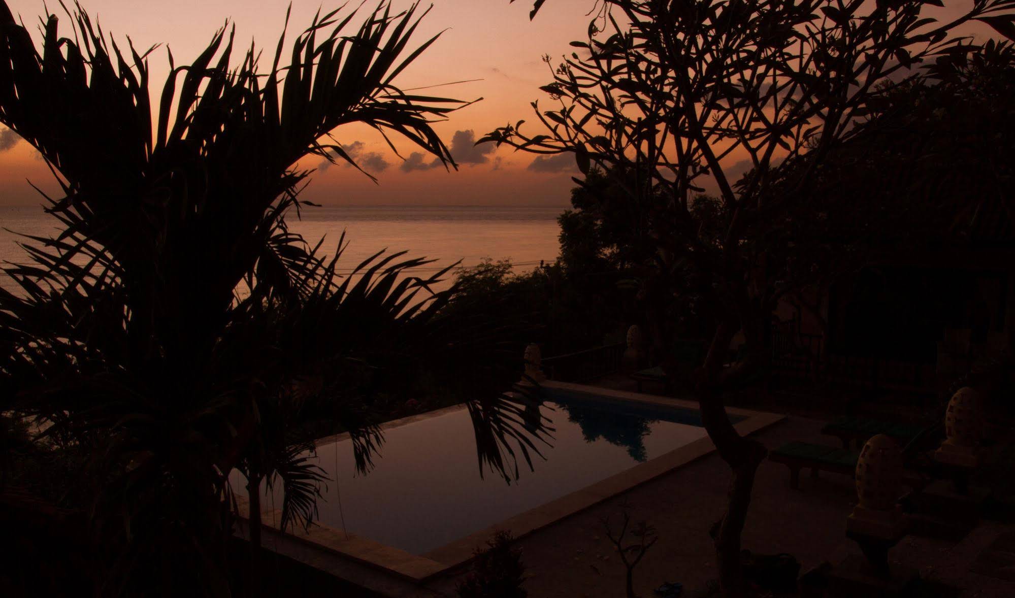 Beten Waru Bungalows & Restaurant