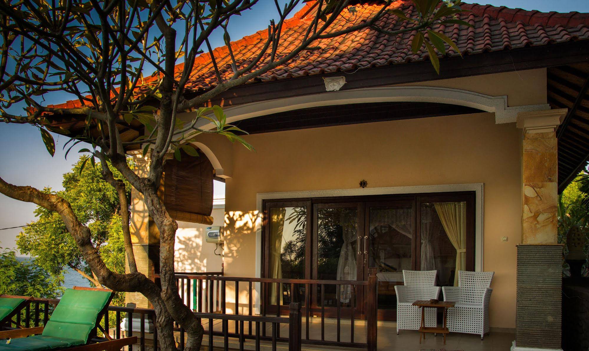 Beten Waru Bungalows & Restaurant