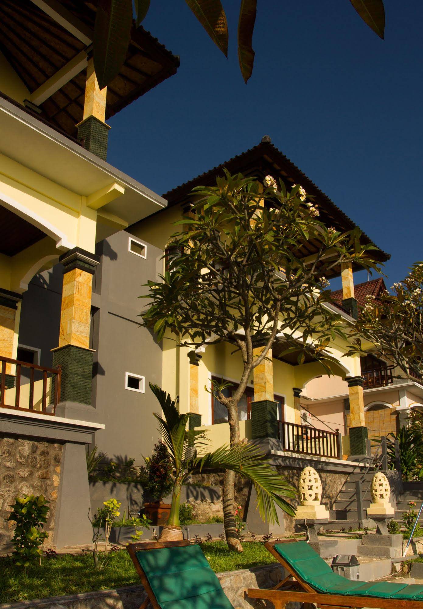 Beten Waru Bungalows & Restaurant