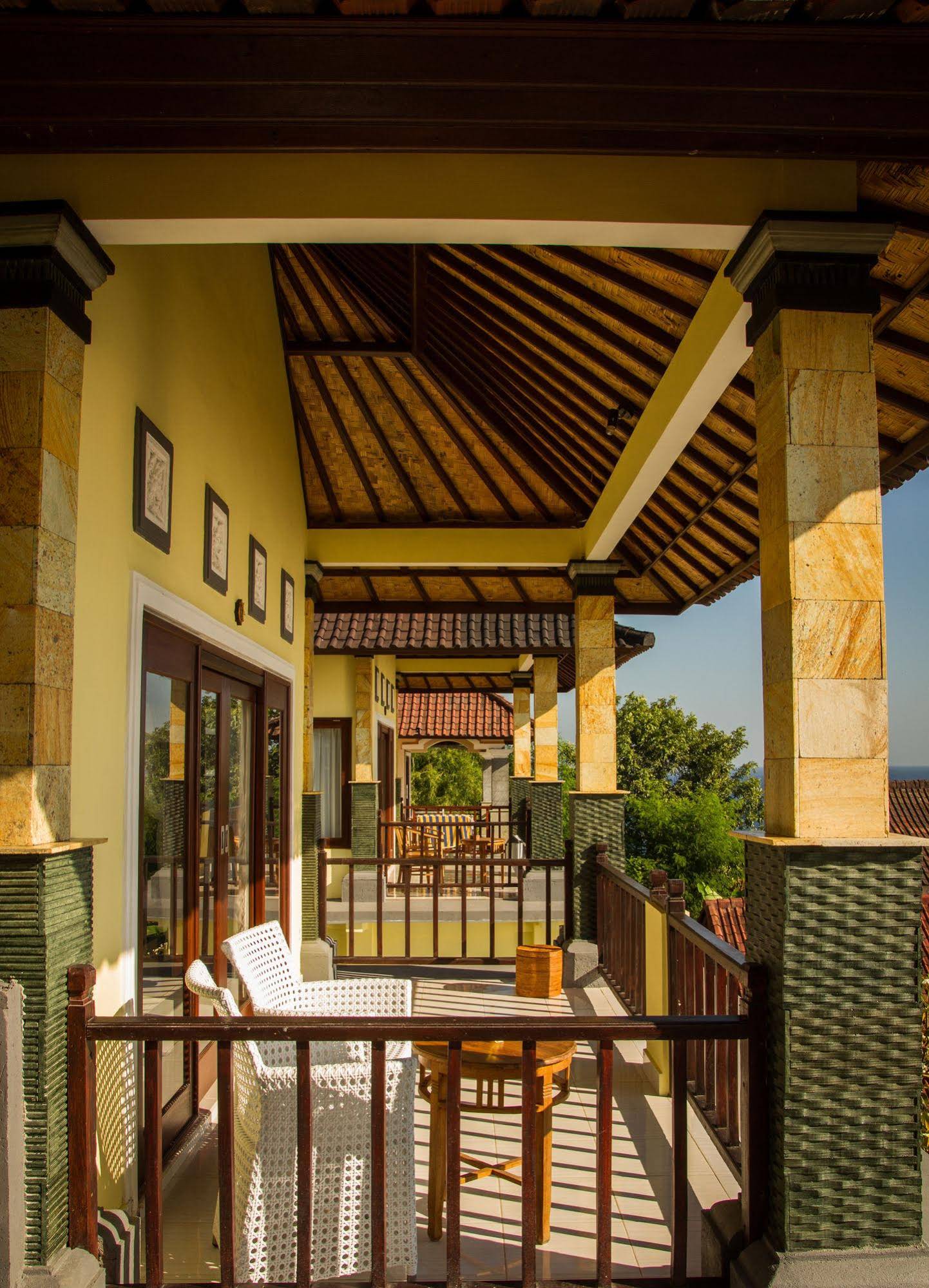Beten Waru Bungalows & Restaurant