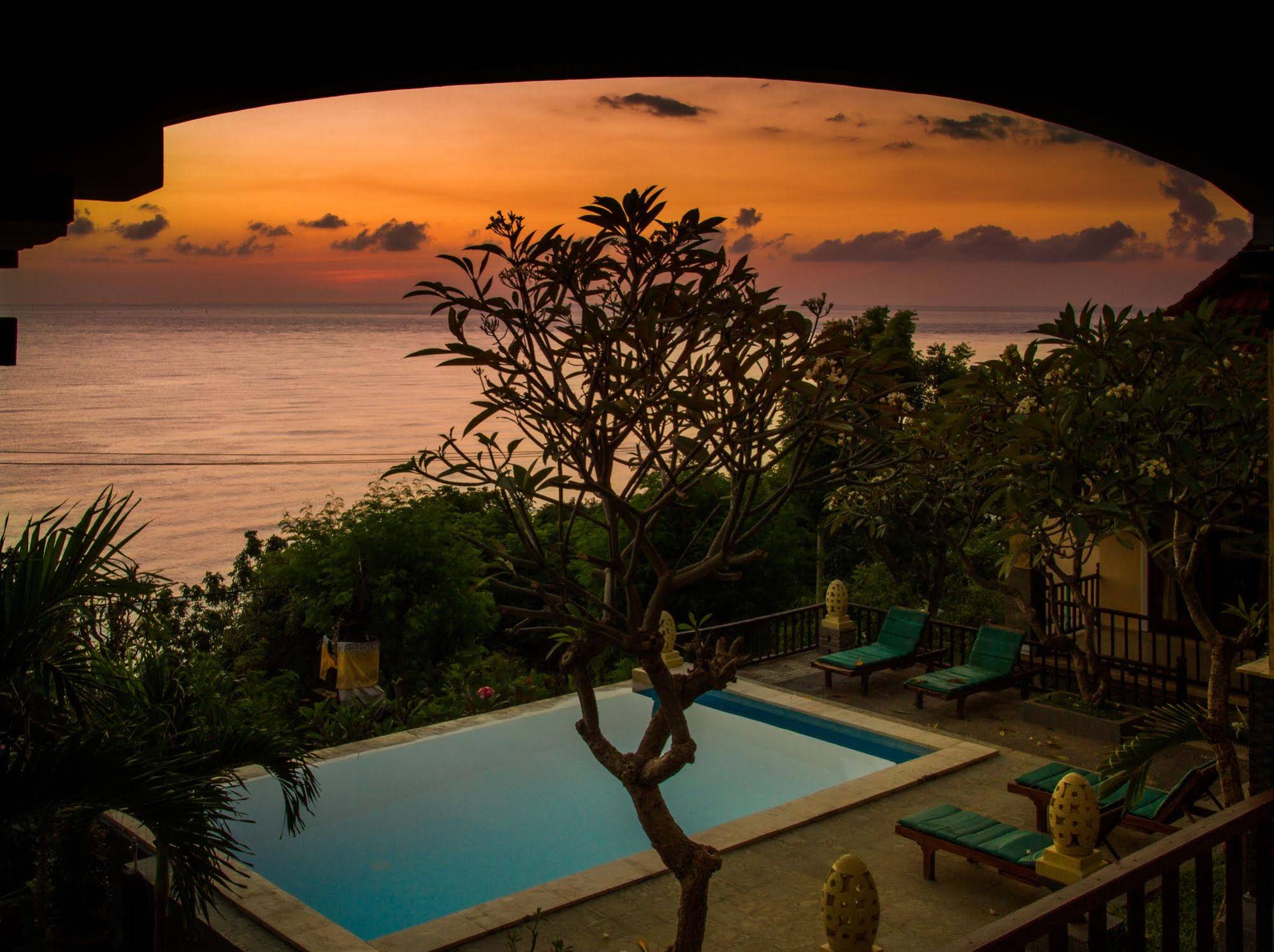 Beten Waru Bungalows & Restaurant