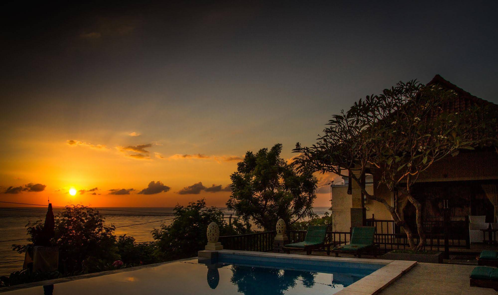 Beten Waru Bungalows & Restaurant