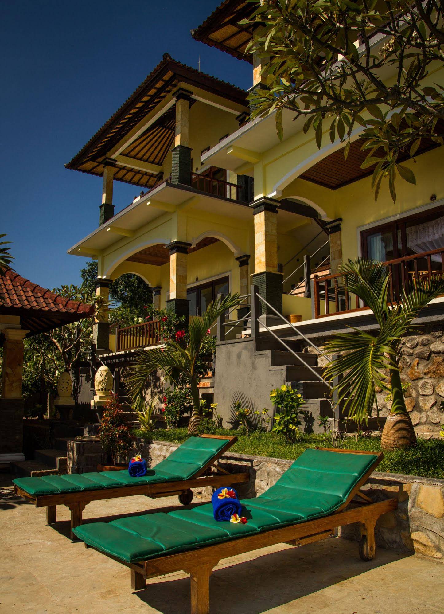 Beten Waru Bungalows & Restaurant