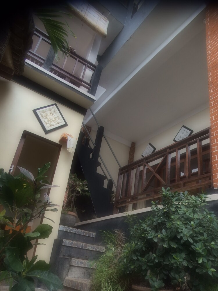 Bukit Indah Home Stay
