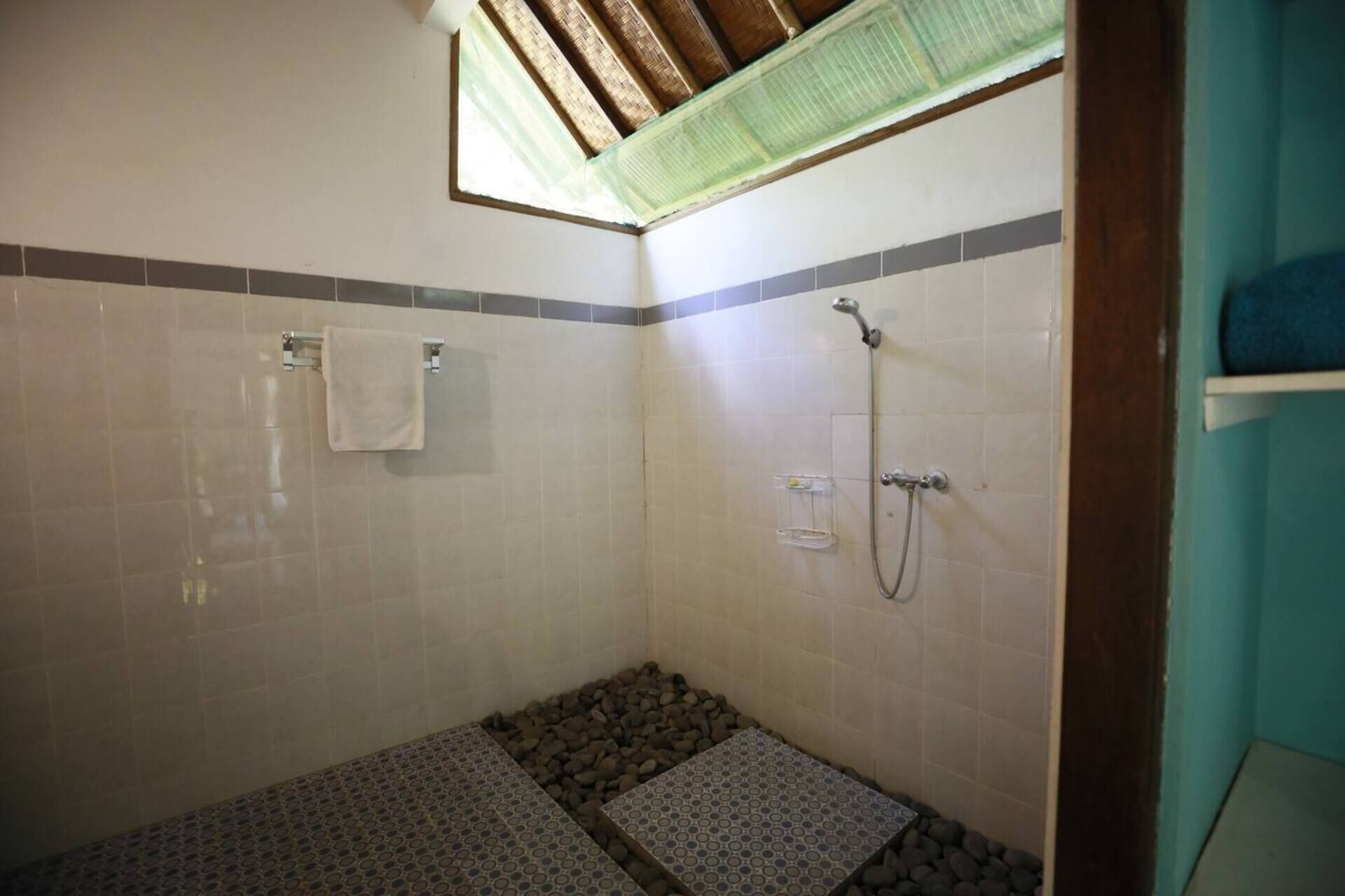 Kirana Homestay - Breeze Bungalow