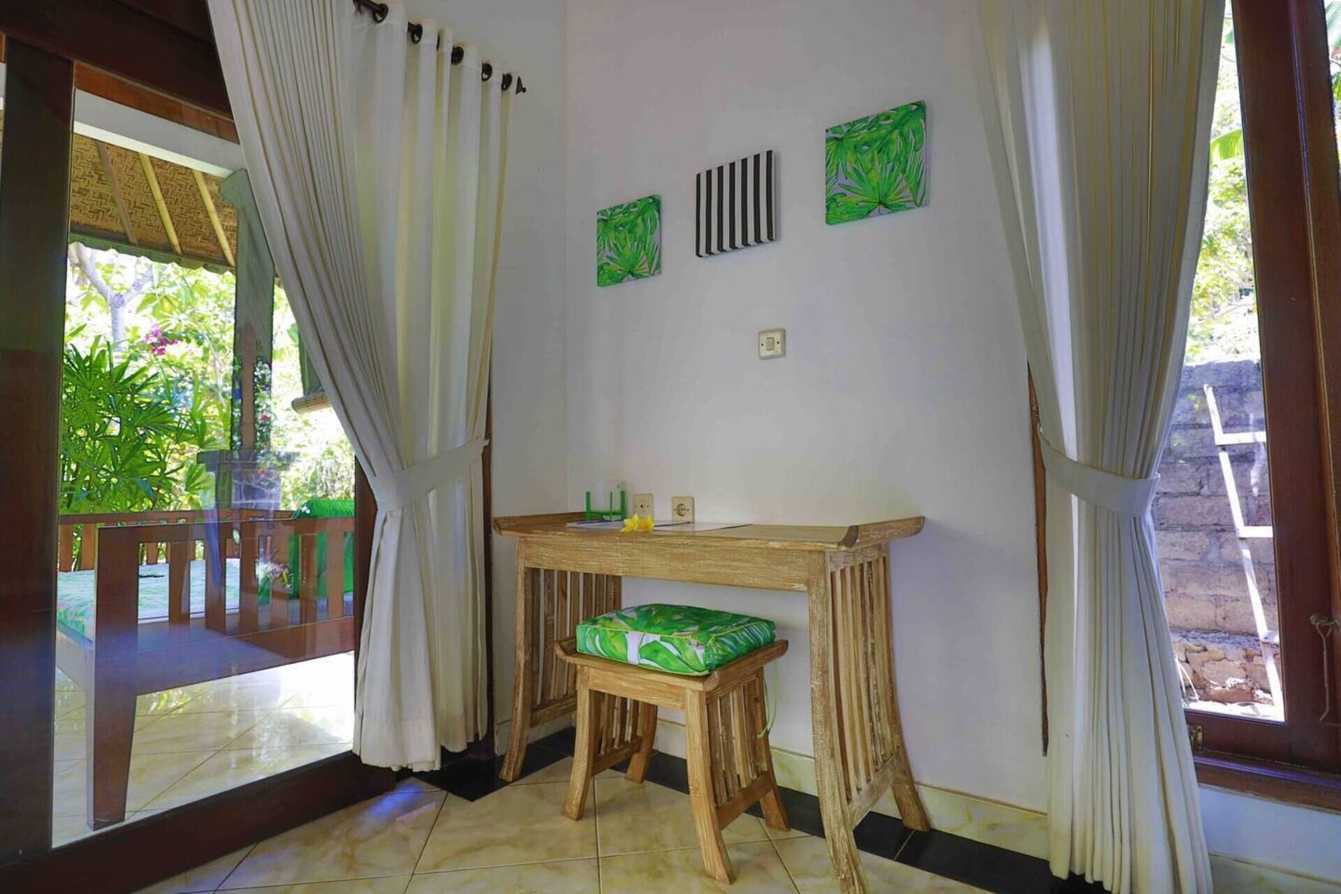 Kirana Homestay - Leaf Bungalow
