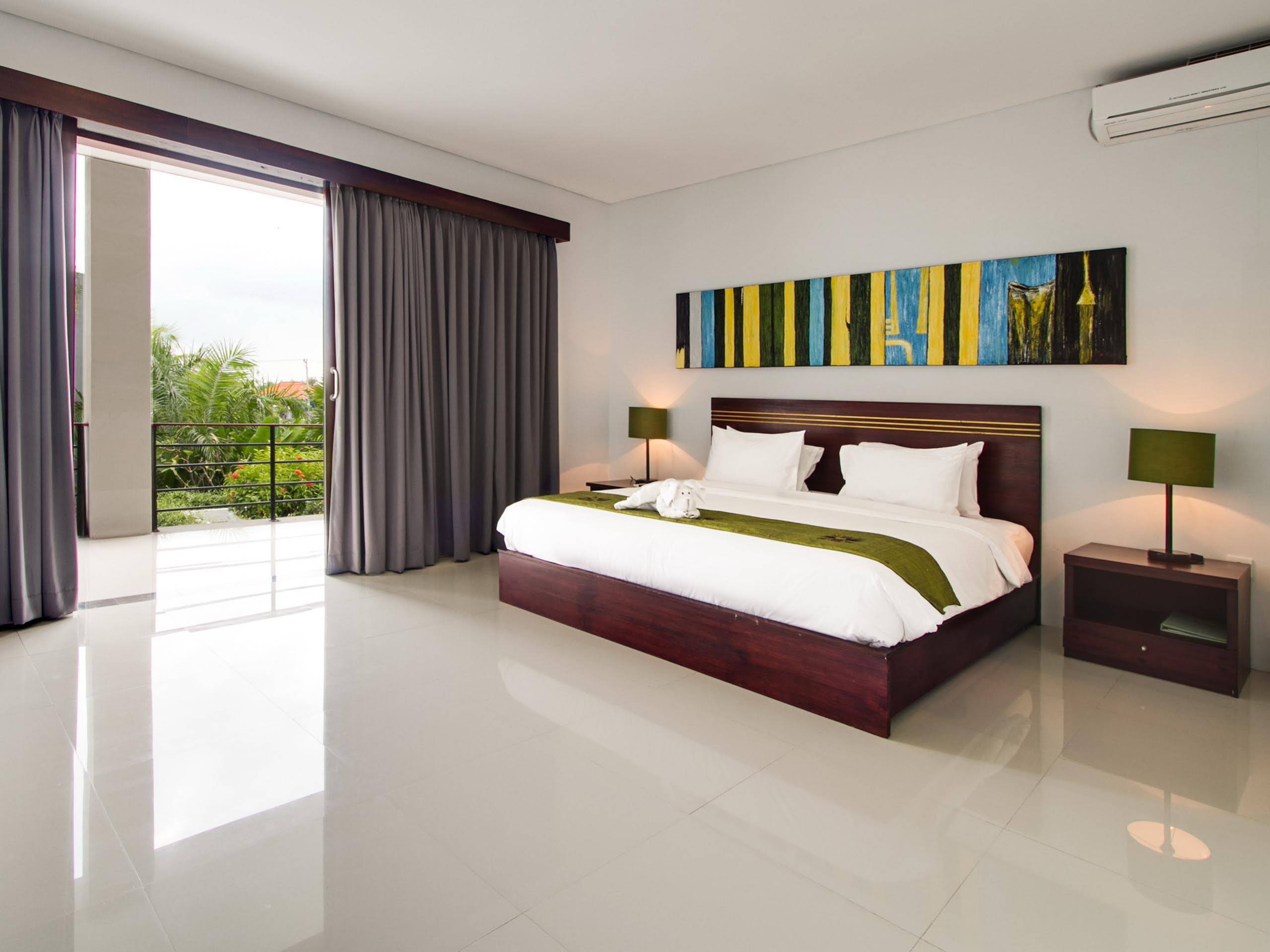 Apple Villa & Apartment Kerobokan Canggu