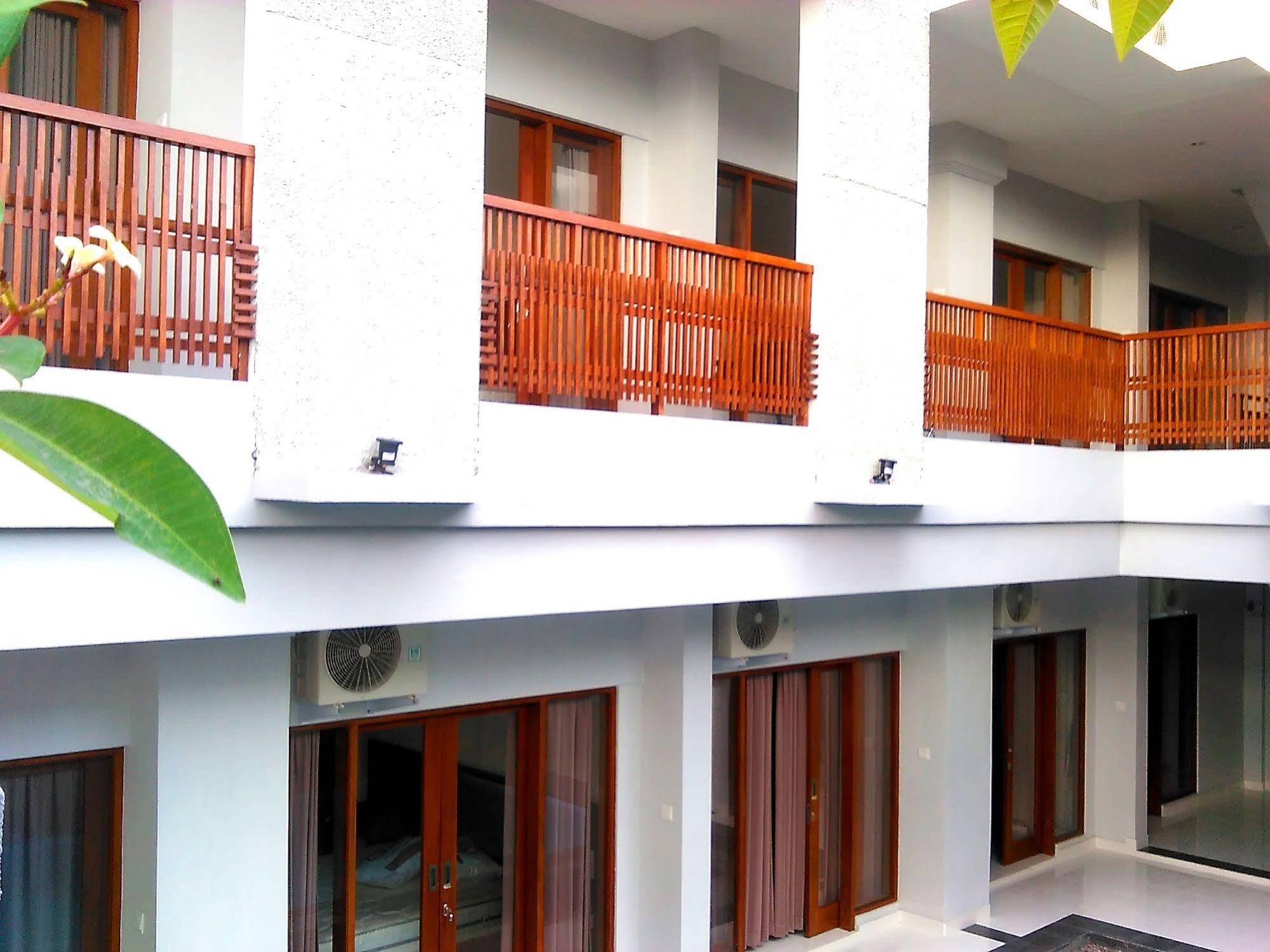 Spunky Premiere Kuta by Reddoors