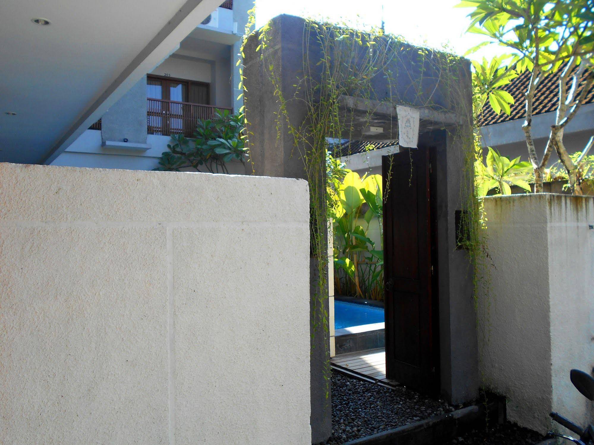 Spunky Premiere Kuta by Reddoors