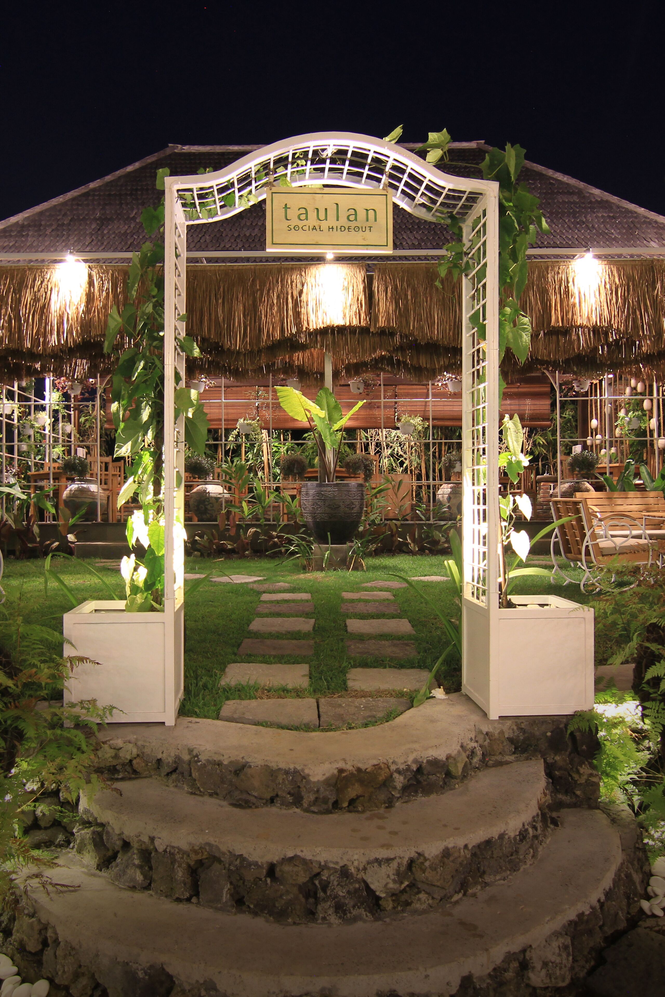 Taulan Villa by Social Hideout