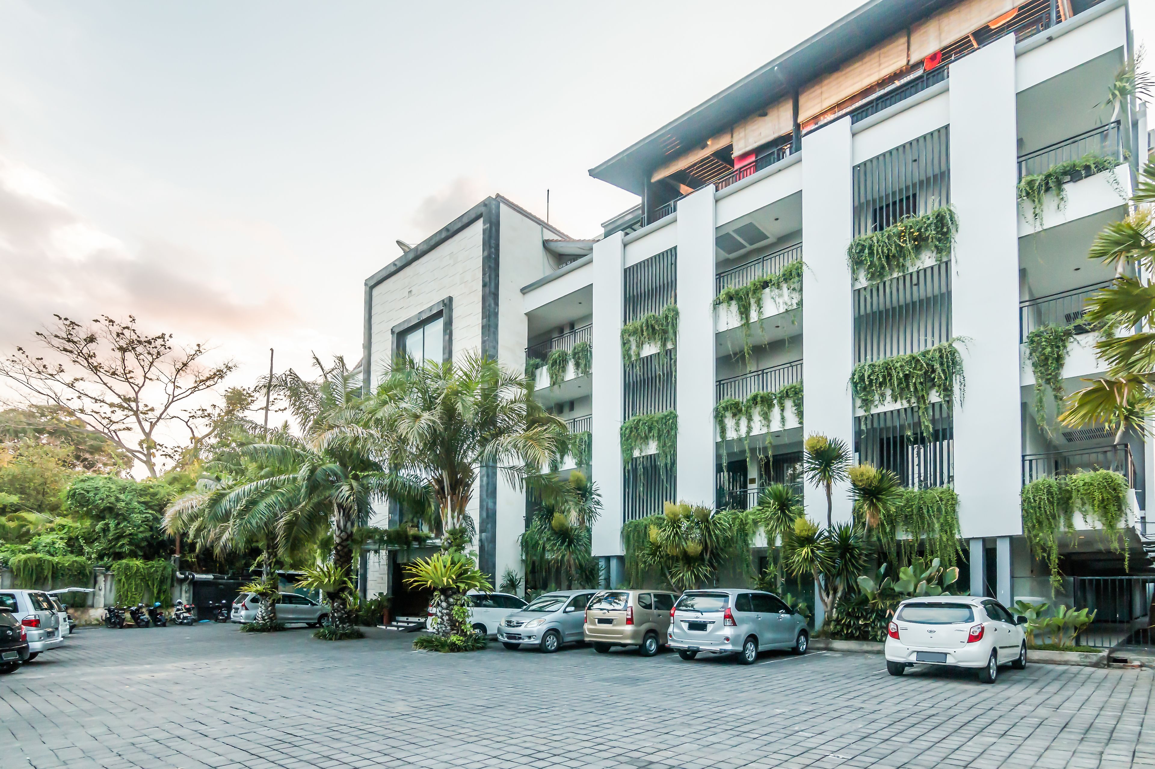 Umalas Hotel and Residence by ZEN Rooms