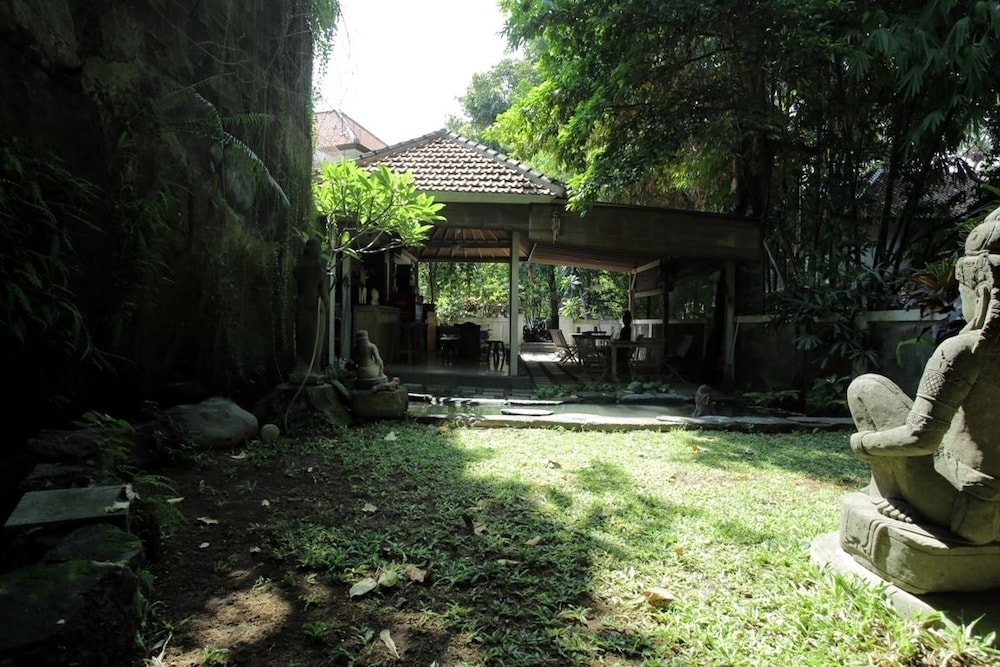 Van Mandri Guest House