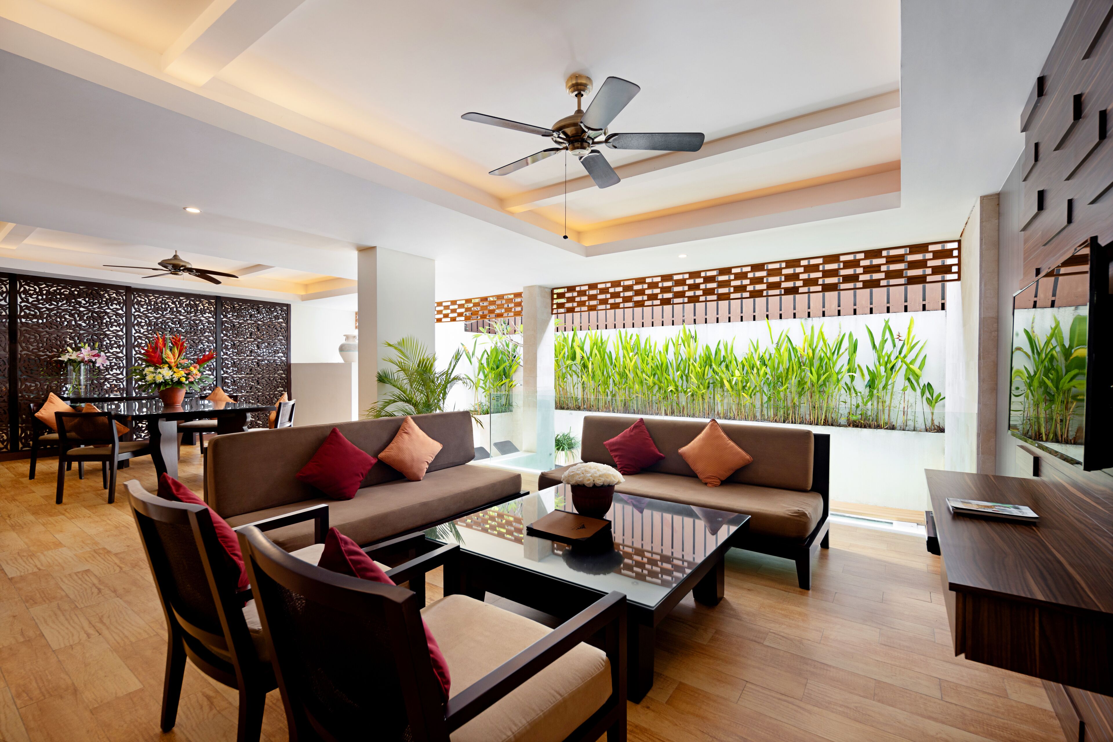 Villa Kayu Raja