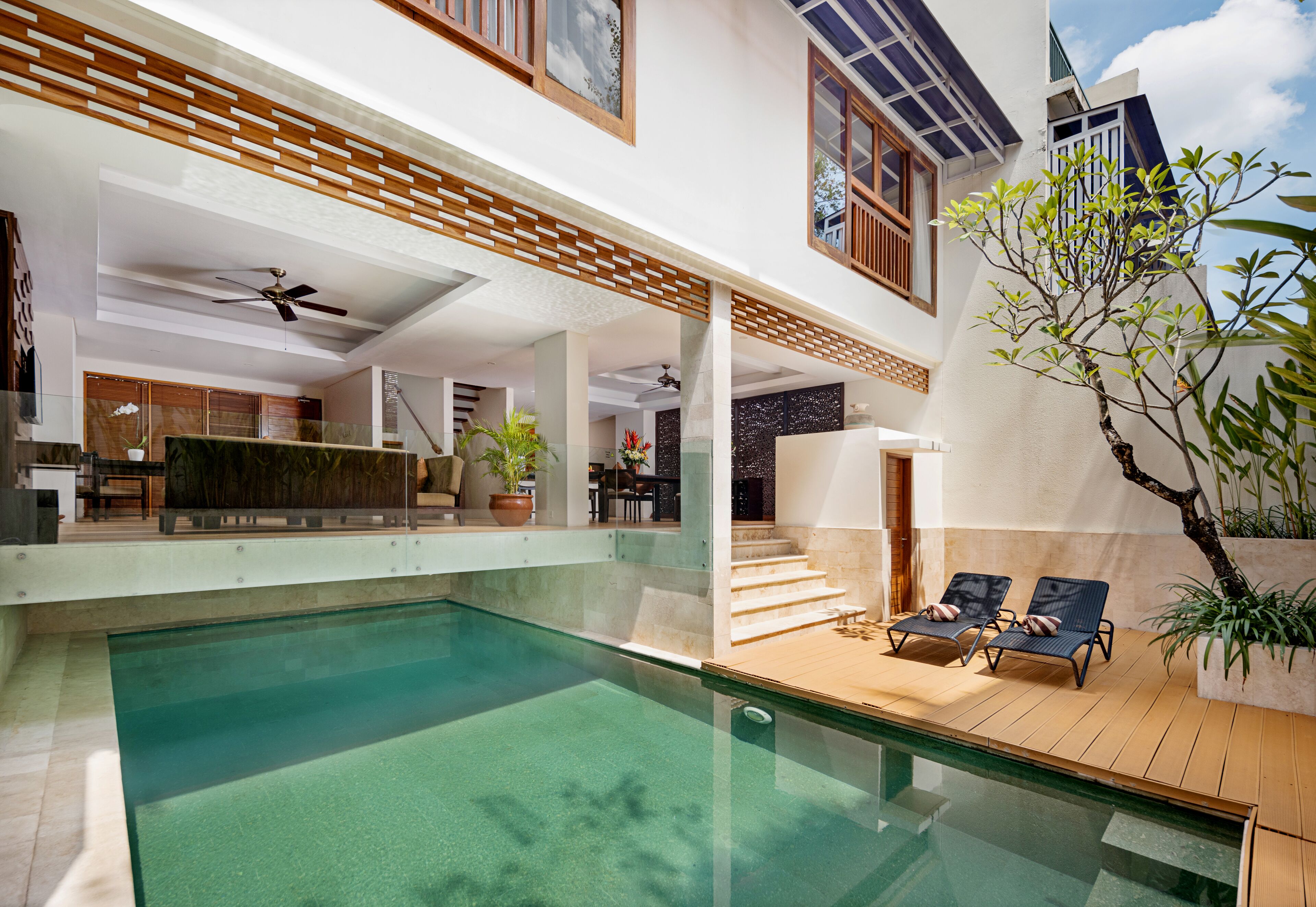 Villa Kayu Raja
