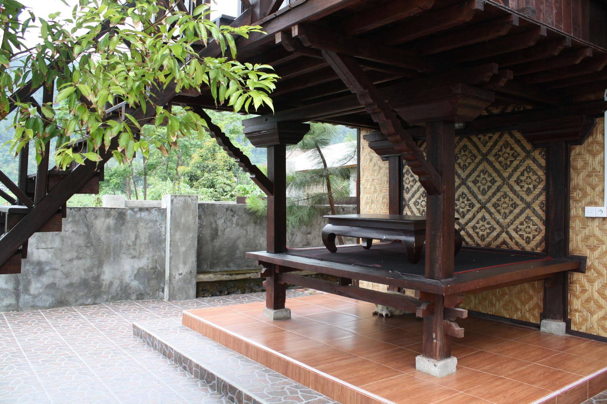 Batur Lakeside Hut