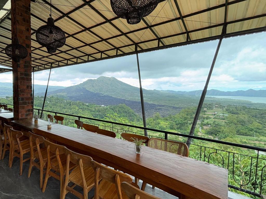 Caldera Hotel & Restaurant