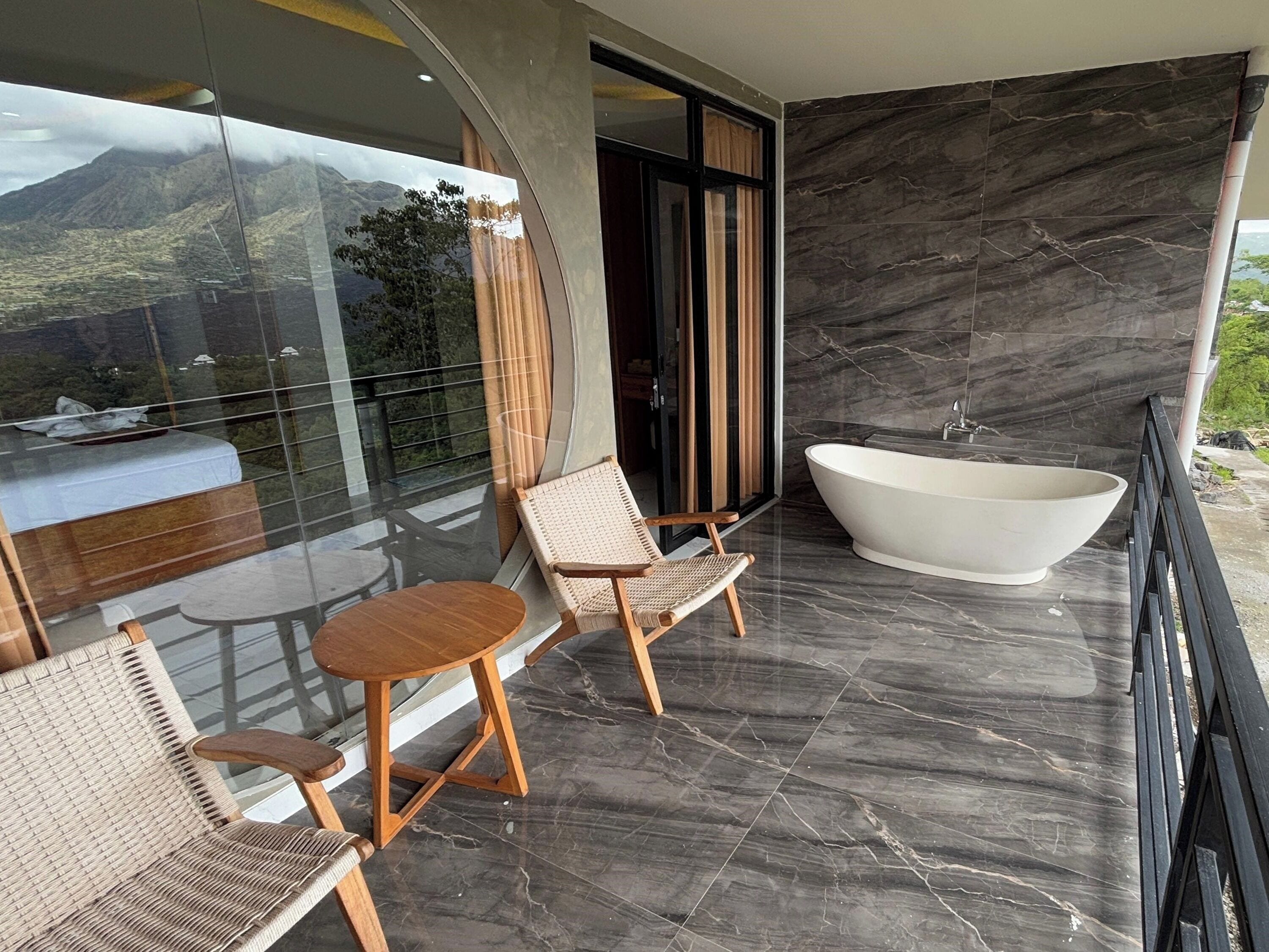 Caldera Hotel & Restaurant