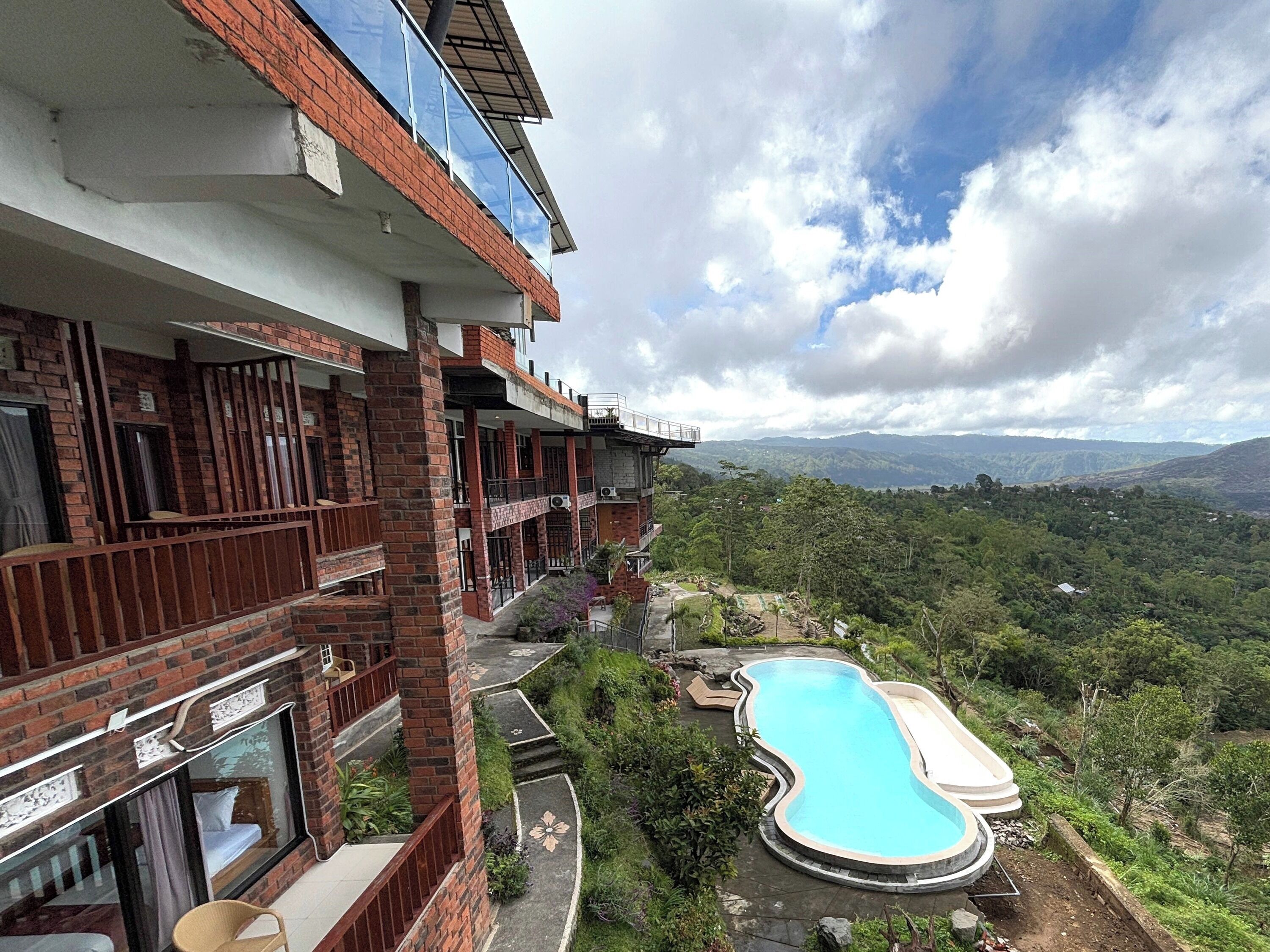 Caldera Hotel & Restaurant